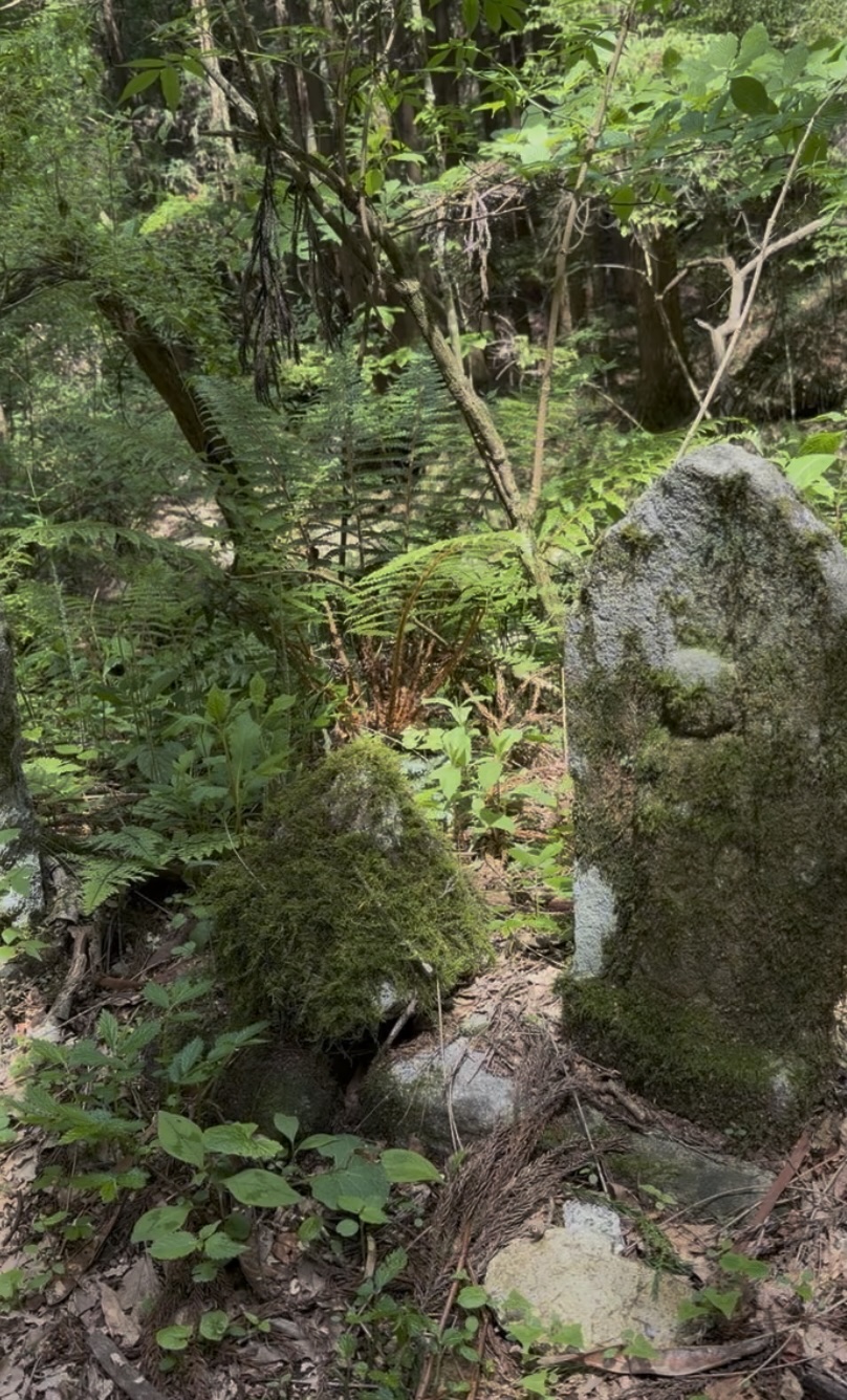 Jizo statue near Torii Pass on the Nakasendo Trail